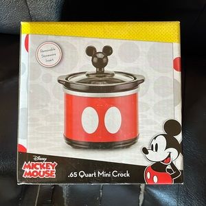 Disney mini quart crock new
